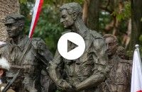 [WIDEO] „Ku Waszej Pamięci!!!” W Mielcu odsłonięto największy w Polsce Pomnik Żołnierzy Wyklętych