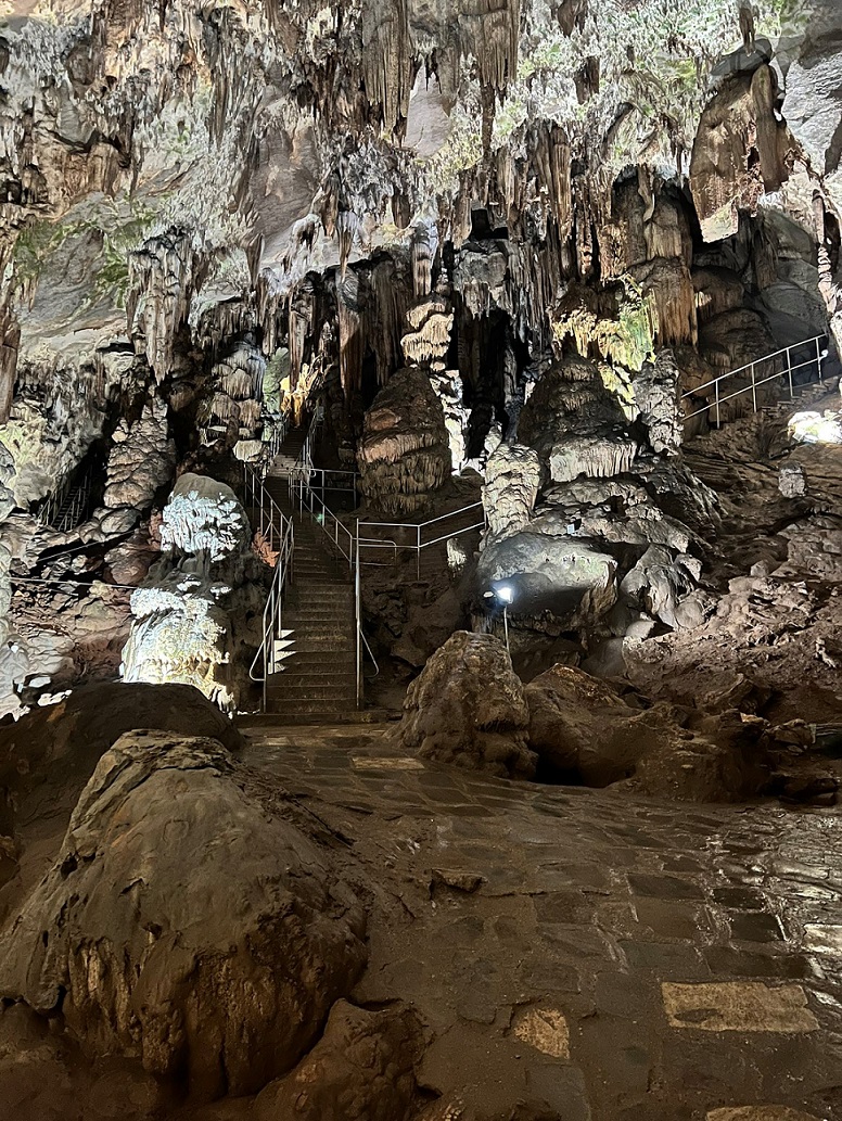 Zwiedzanie jaskini Ledenika niedaleko miejscowości Vratsa w Bułgarii